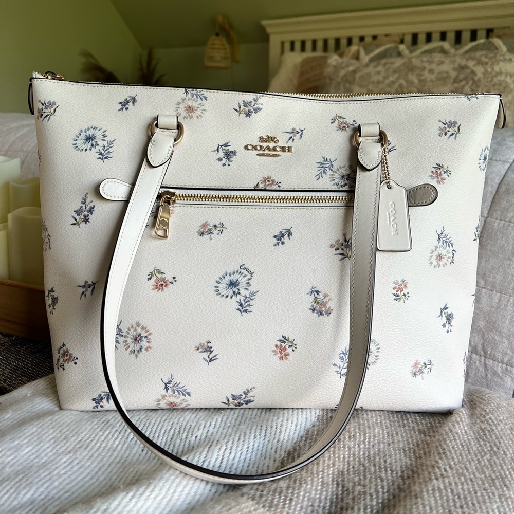 Coach Wildflower Tote 🦄